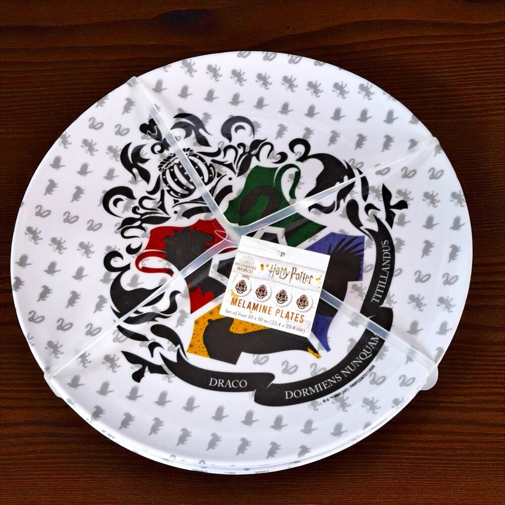 😀 New Harry Potter Hogwarts Crest Set of 4 Melamine Dinner Plates 10" with tag